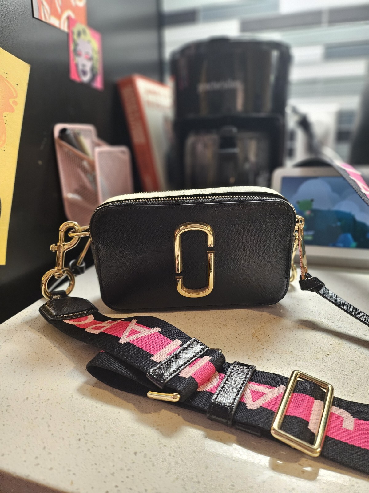 marc jacobs snapshot bag black and pink