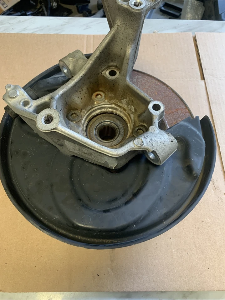 08-15 Audi TT Quattro Husillo de pasajero trasero Conjunto de buje de cojinete de nudillo OEM Foto 2 de 4