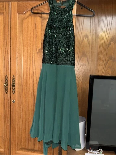 Ladies Small Green Halter Dress With Sequins Perfect For Christmas Parties !
