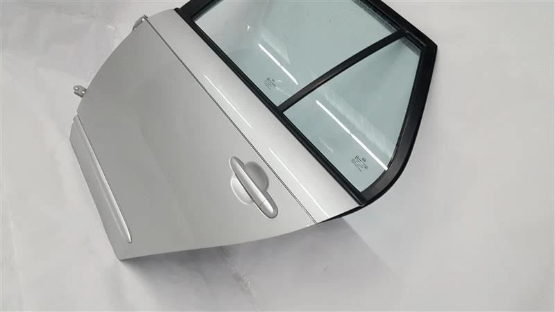 Puerta trasera izquierda plata fina 7S OEM 2007 2008 2009 2010 2011 2012 Kia Rondo LX Foto 3 de 4