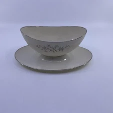 Lenox Wyndcrest Gravy Boat with Attached Underplate - Pattern A500