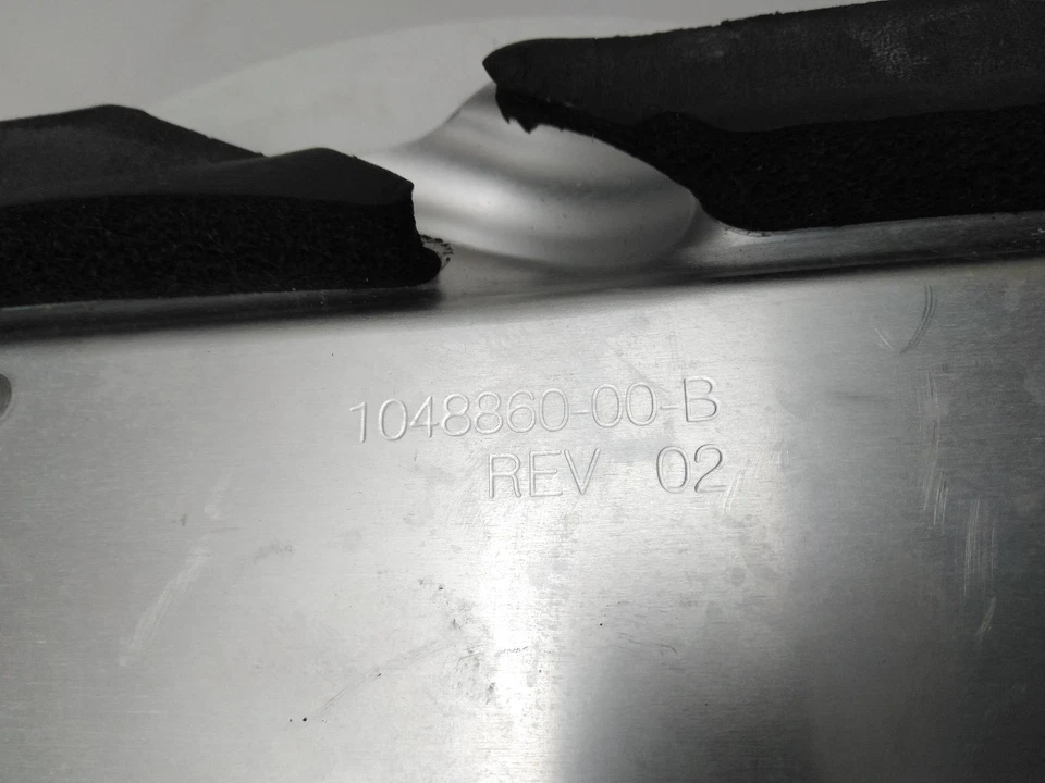 TESLA MODEL X O/S Front Door Control Module ECU 2015-2020 105018300F - Image 4 of 4