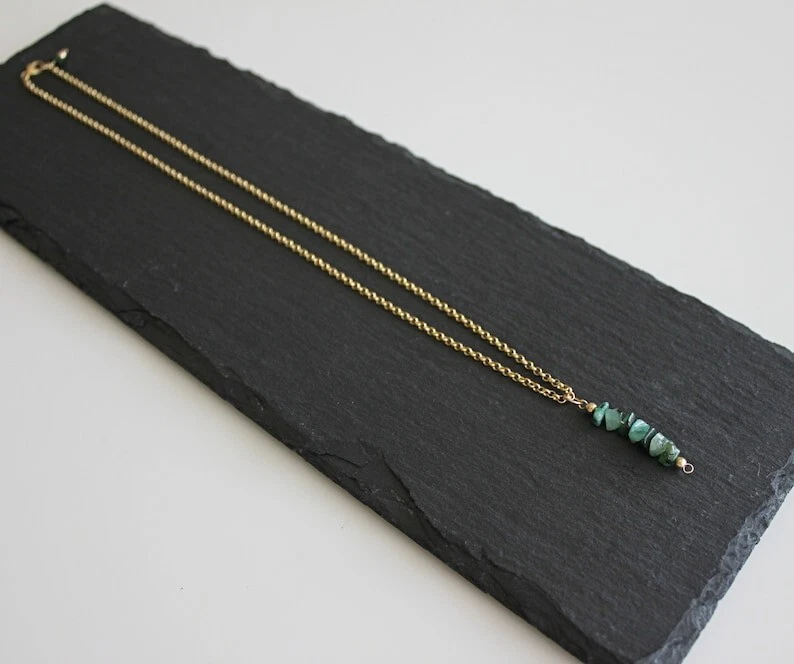 Delicados collares de piedras preciosas lisas de esmeralda sin cortar con astillas de mayo de piedra de nacimiento de 18"" Foto 4 de 4