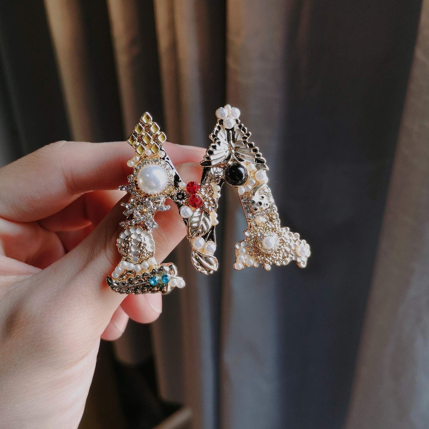 RINHOO Pearl Initial Brooch Pin Crystal A-Z 26 Alphabet Letters Brooch ...