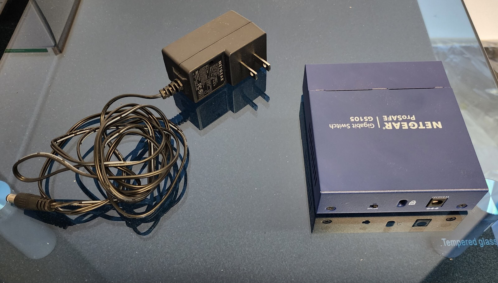 NETGEAR GS105 ProSafe 5 Port Gigabit Ethernet Switch with adapter