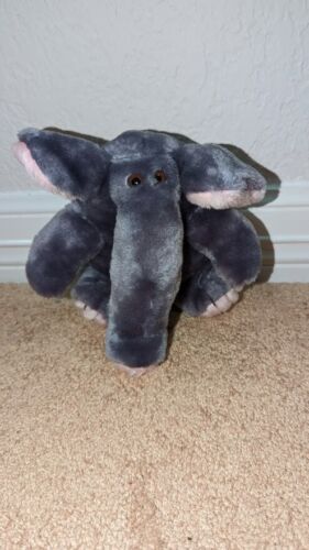 Sitting Gray Elephant with Long Long Trunk 7 Sitting Gray Elephant with Long Long Trunk 7