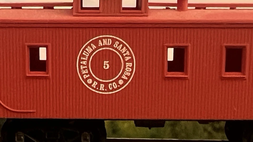 Lot of 6 N Scale Caboose train cars Petaluma Santa Rosa CA,Western Pacific U.P. - Image 3 of 4