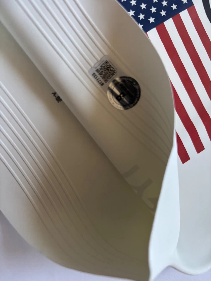 Boné de natação Gretchen Walsh assinado EUA TYR 2024 OLIMPÍADAS NATAÇÃO PARIS OURO BAIXO - Imagem 4 de 4