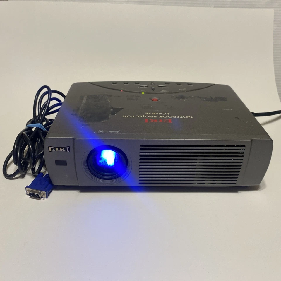 EIKI LC-NB3E SVGA Conference Room Projector 2000 Lumens 800x600 Power Zoom Focus - Image 2 of 4
