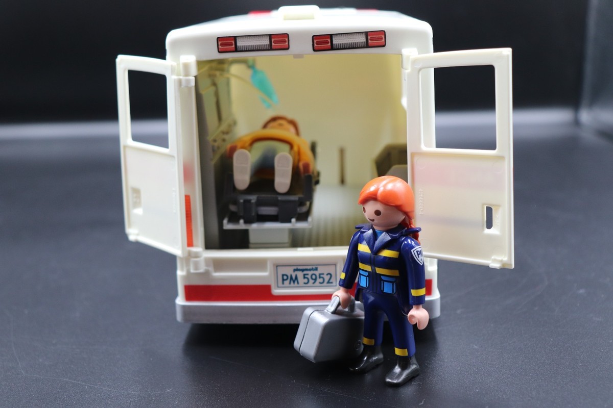 Playmobil City Action Rescue Ambulance #5681 Pre-Owned | eBay