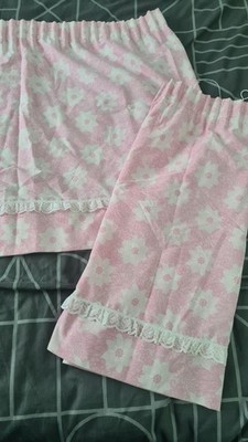 Vintage gebrauchte Cafe Gardinen 69x25 in rosa mit weißem Blumenmuster und Borte 