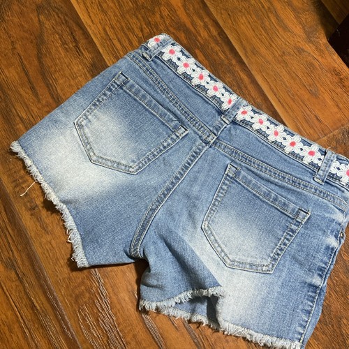 GIRLS LEI JEAN SHORTS SZ 10 CHELSEA LOWRISE PATCHES SUPER CUTE!! - Picture 3 of 5