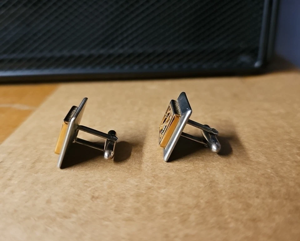 Gemelos Swank vintage dorado plateado y negro con inicial "R" Foto 4 de 4