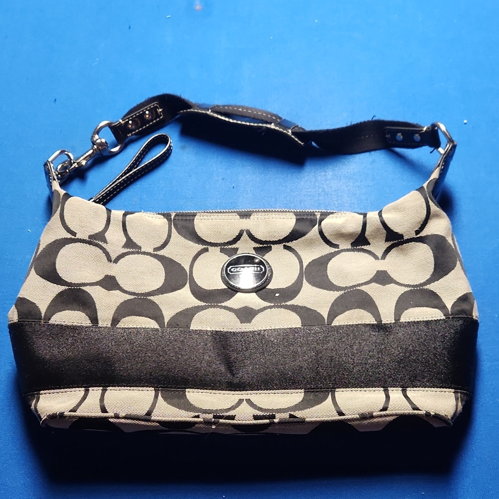 Coach Beige Black Logo Shoulder Bag Zip Closure Designer Women