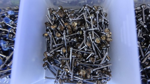 3er Set Colore Desiderato / Mix Cristallo Naso Spina Acciaio ~ 2x8 x0,8mm Spilli - Foto 10 di 16