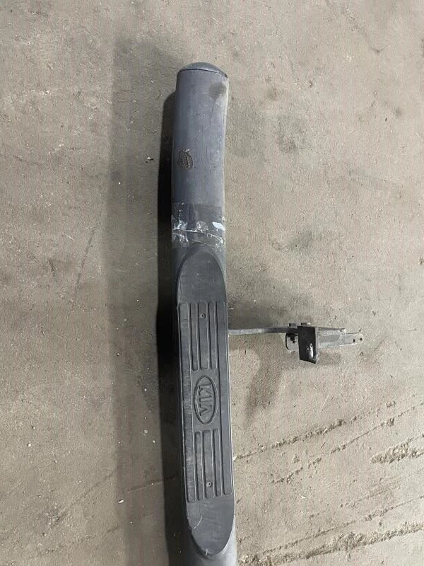 2006 KIA SORENTO LX LEFT DRIVER SIDE RUNNING BOARD STEP BAR OEM+ - Image 4 of 4