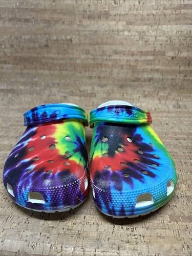 Zueco Crocs Clásico Tie Dye Arco Iris Para Hombre Talla 8 Para Mujer’s 10 - Imagen 4 de 7