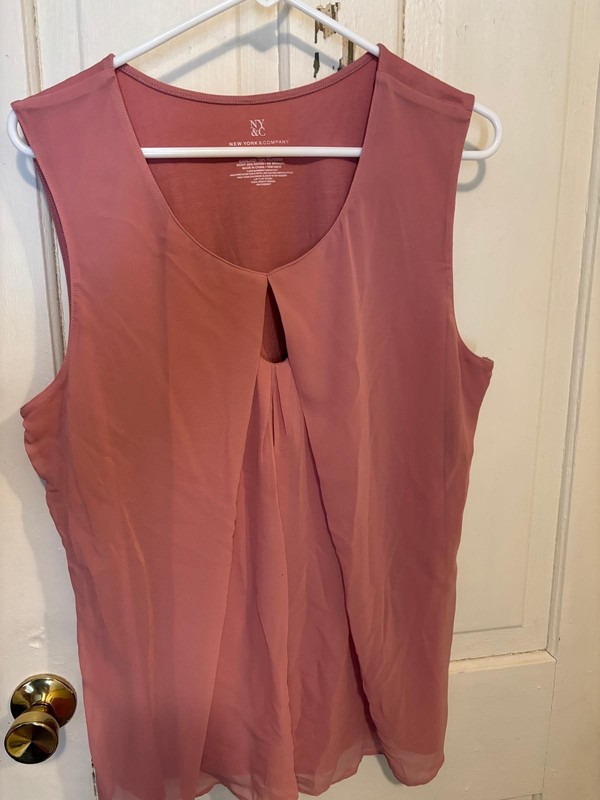NY&C XL sleeveless XL womens pink shirt with keyhole neckline