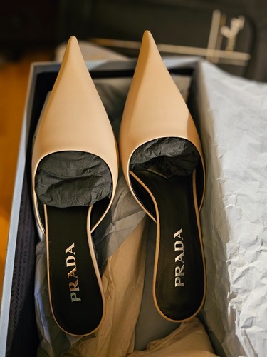 NIB-Prada Pointed Leather Slip On Mules/size 37