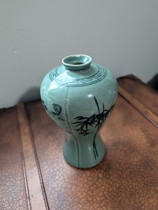 Vintage Korean Celadon Style Vase Crackle Glaze Birds 7.5"