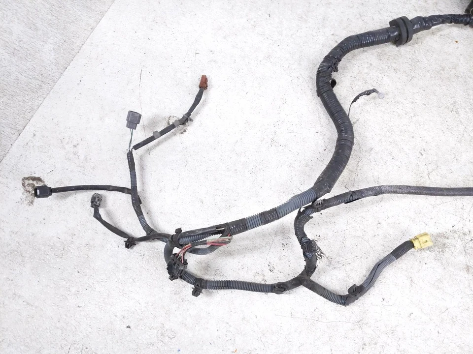 Infiniti G37 2008 sala de motores caja de fusibles arnés de cableado - un cable cortado Foto 2 de 4