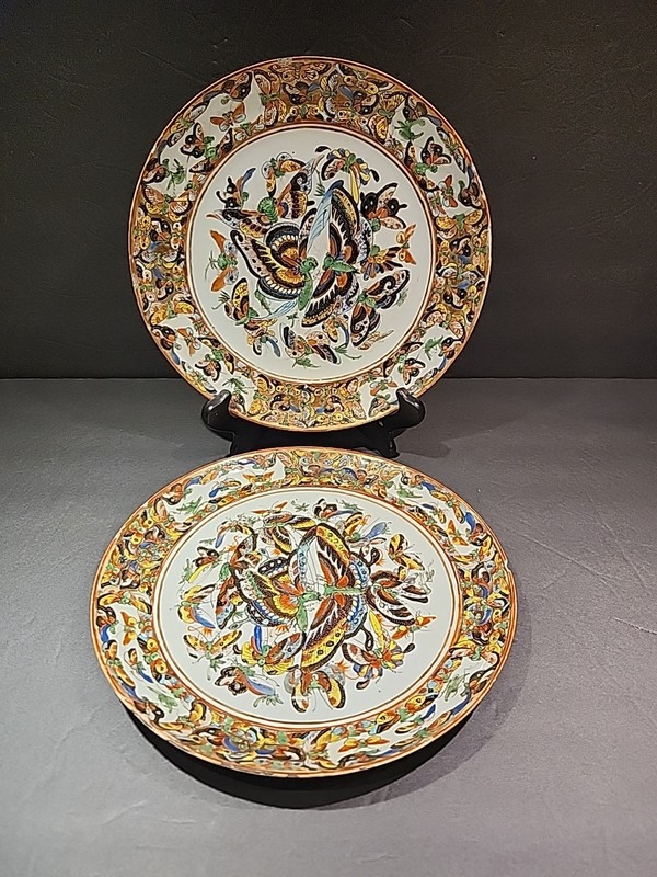 Pair of Matching Antique Chinese Rose Canton 1000 Butterfly 9 5/8" Plates