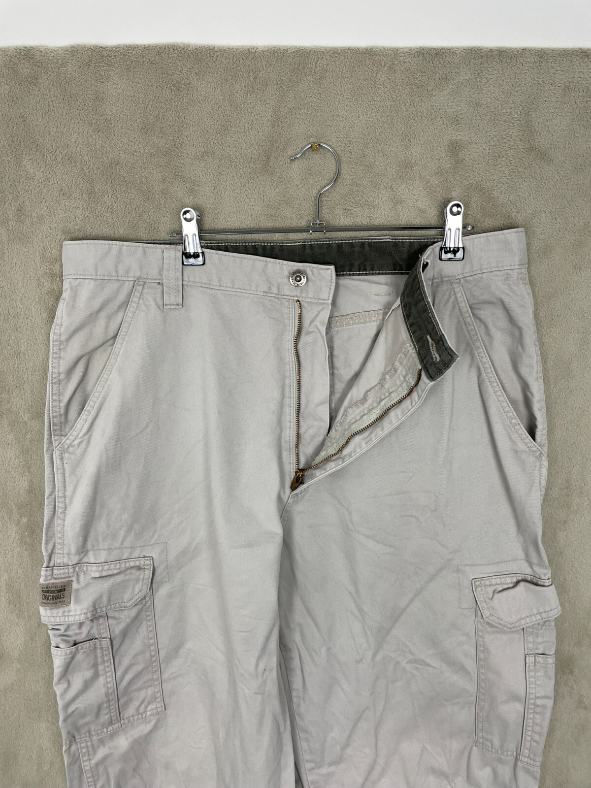 Men's Wrangler Hero Cargo Trousers Utility Khaki Size W36 L33 Cream Straight thumbnail 3