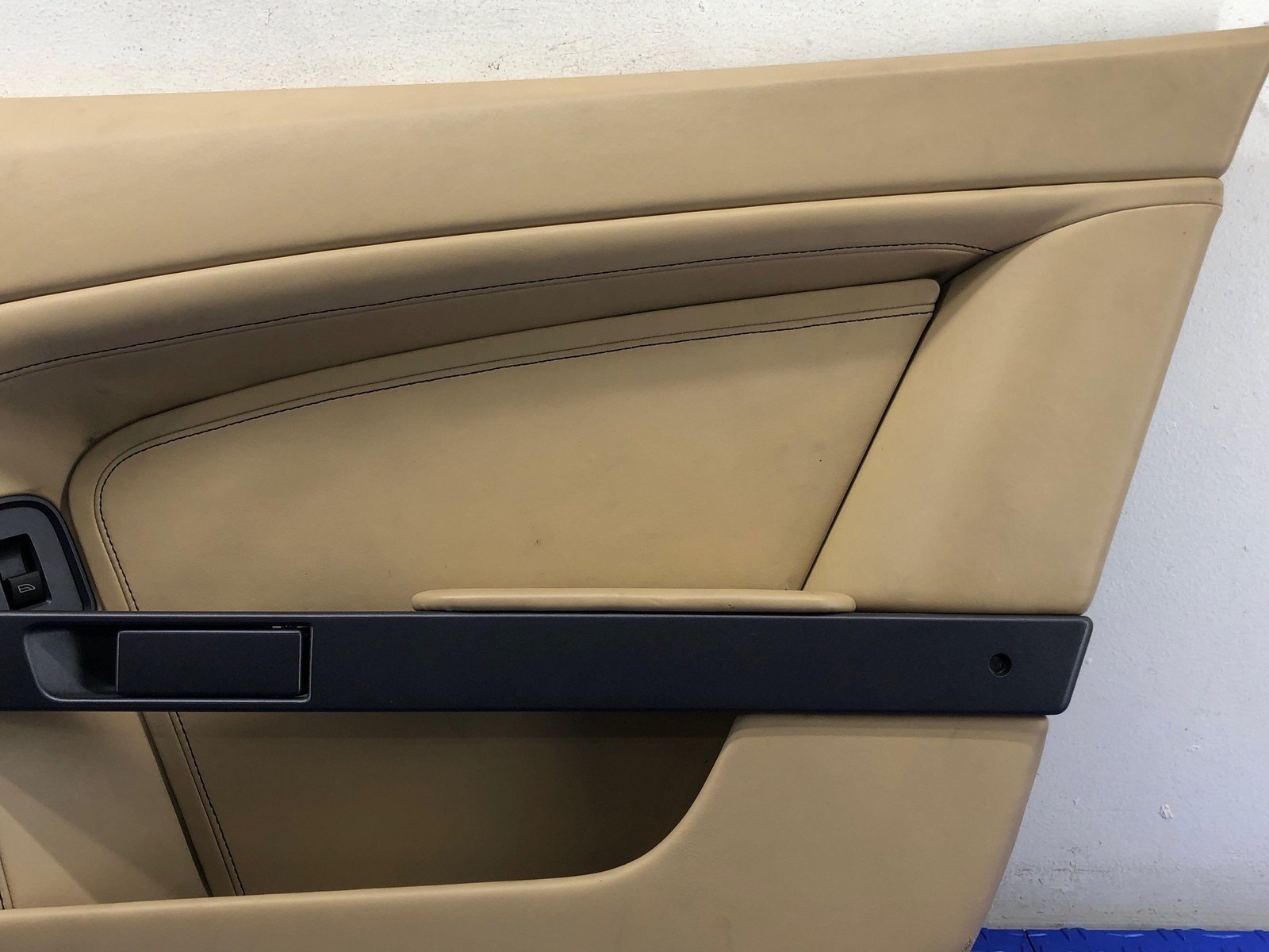 2006-2018 ASTON MARTIN VANTAGE V8 FRONT RIGHT INTERIOR DOOR TRIM PANEL BEIGE