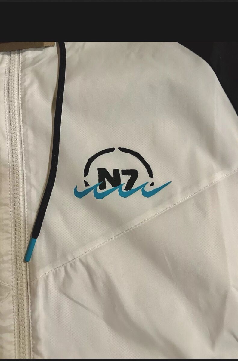 NWT Nike Windrunner N7 Men's Hooded Jacket FZ7600-030 Sz M NWT Nike Windrunner N7 Men's Hooded Jacket FZ7600-030 Sz M