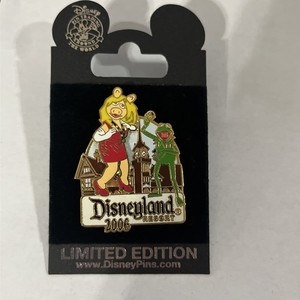 Disney Disneyland pin trading nights 2006 Muppets Kermit Miss Piggy