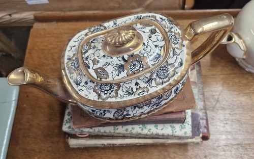 Vintage Gibsons Staffordshire Teapot, Black & Gold Floral Chintz, Gilt 1930s-50s (photo 2)