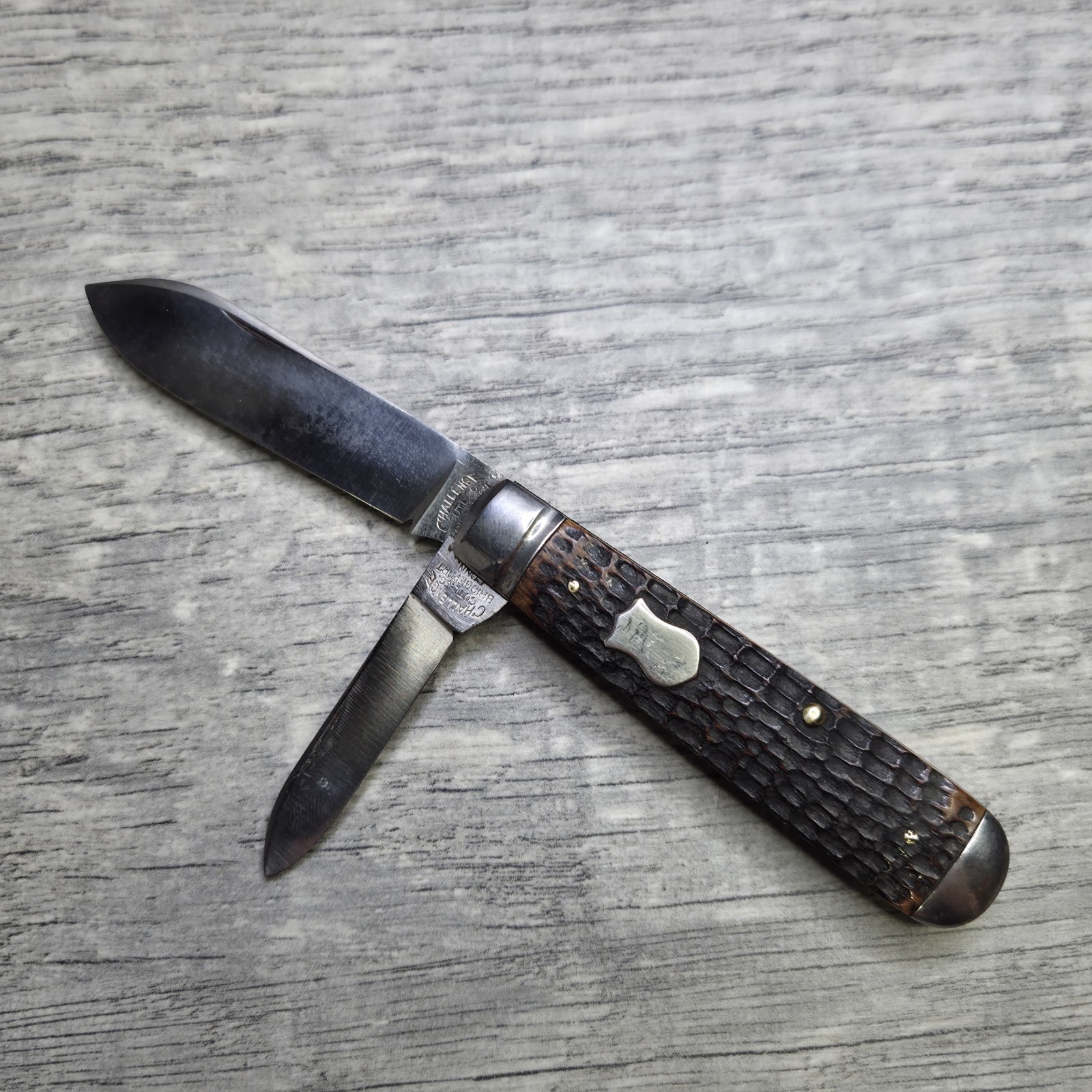 Vintage Challenge Cutlery Co Bridgeport CT Jigged Bone Jack Knife 2 Blade Rare