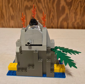 LEGO 6248 Pirates: Volcano Island  - 100% w/box & manual