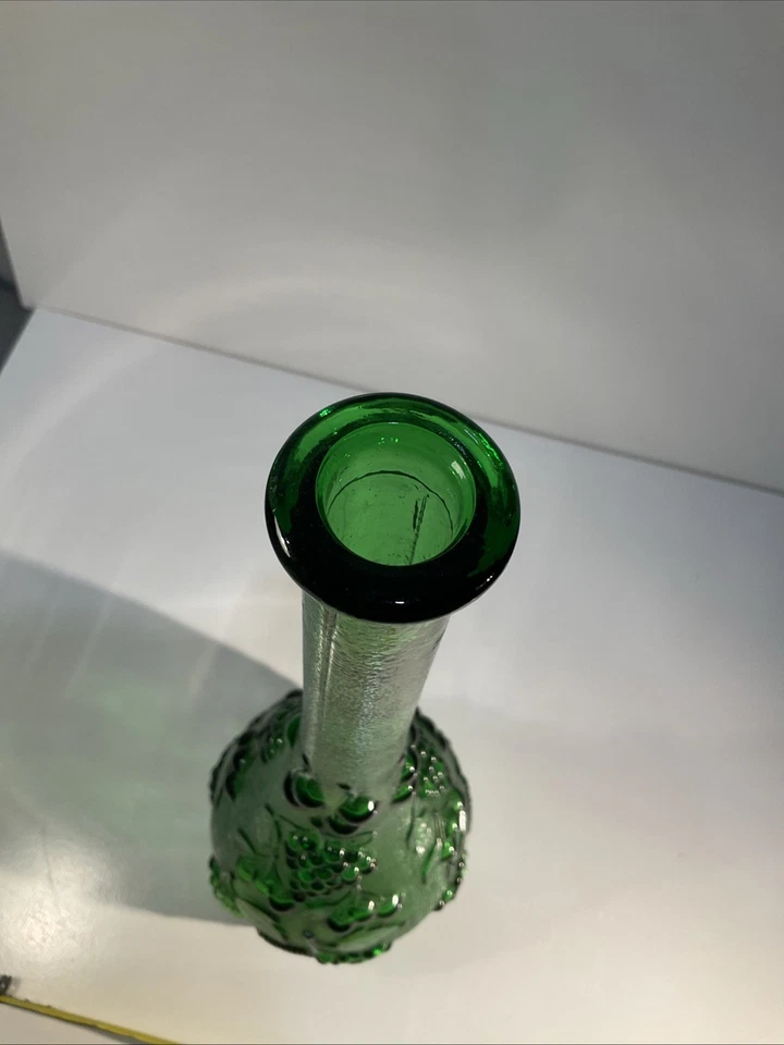 ART GLASS PRESSED GRAPE DESIGN MID CENTURY VINTAGE GREEN GENIE BOTTLE DECANTER - image 4 of 4