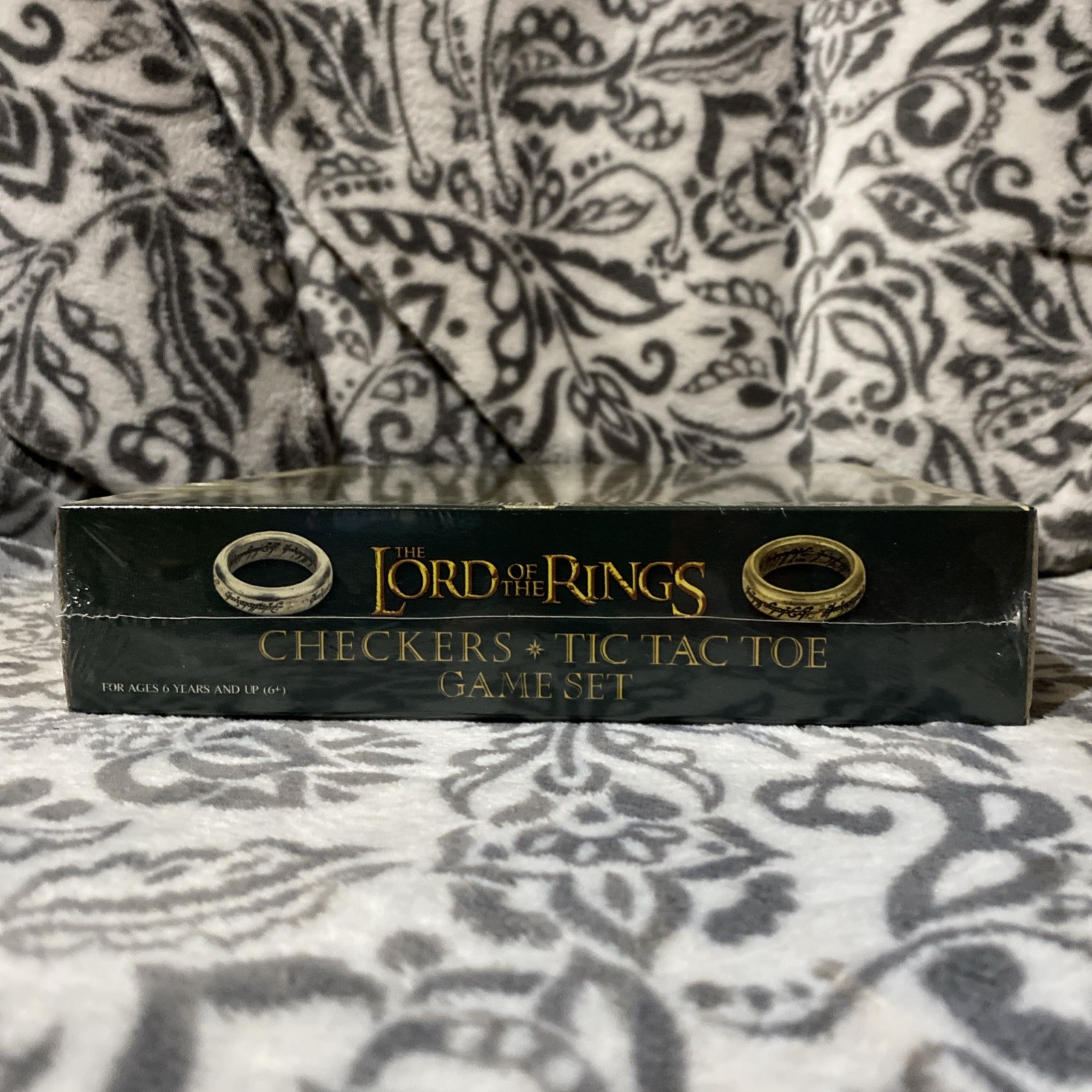 New Lord of the Rings Checkers/Tic Tac Toe Board Game Set Sealed