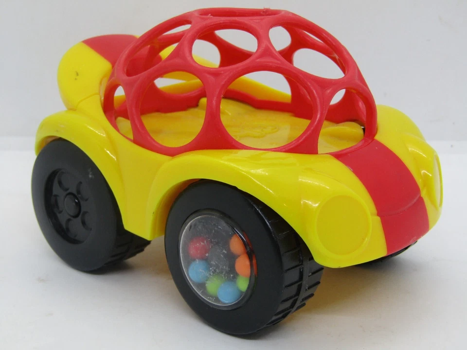 Coche con pinza Oball Go con neumáticos de sonajero rojo y amarillo juguete para niños pequeños Foto 2 de 4