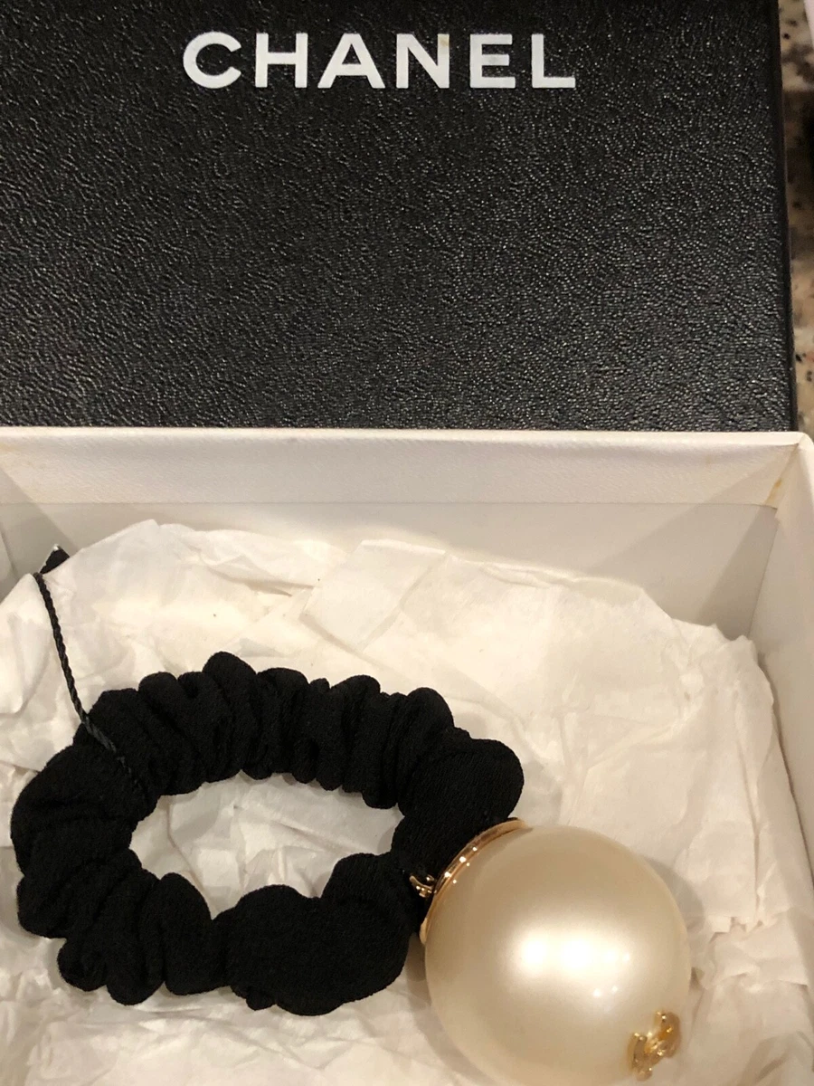 CHANEL 16V BLACK elasticized Chanel hair tie Pearl Gold CC LOGO BOX