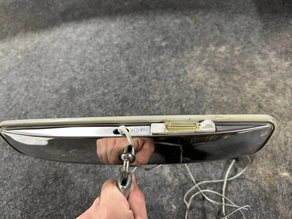 1969 Chevrolet Impala Rear View Mirror With Light Good Shape Original red trim Foto 3 de 4