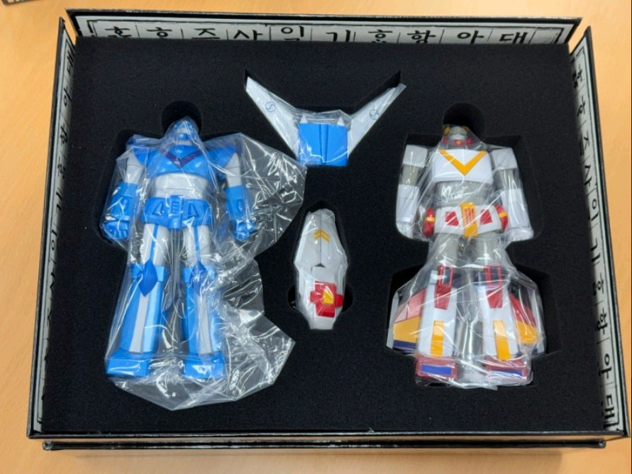 Korean Air KE OZ X Taekwon V Figure Package Limited Edition Exclusive Korea