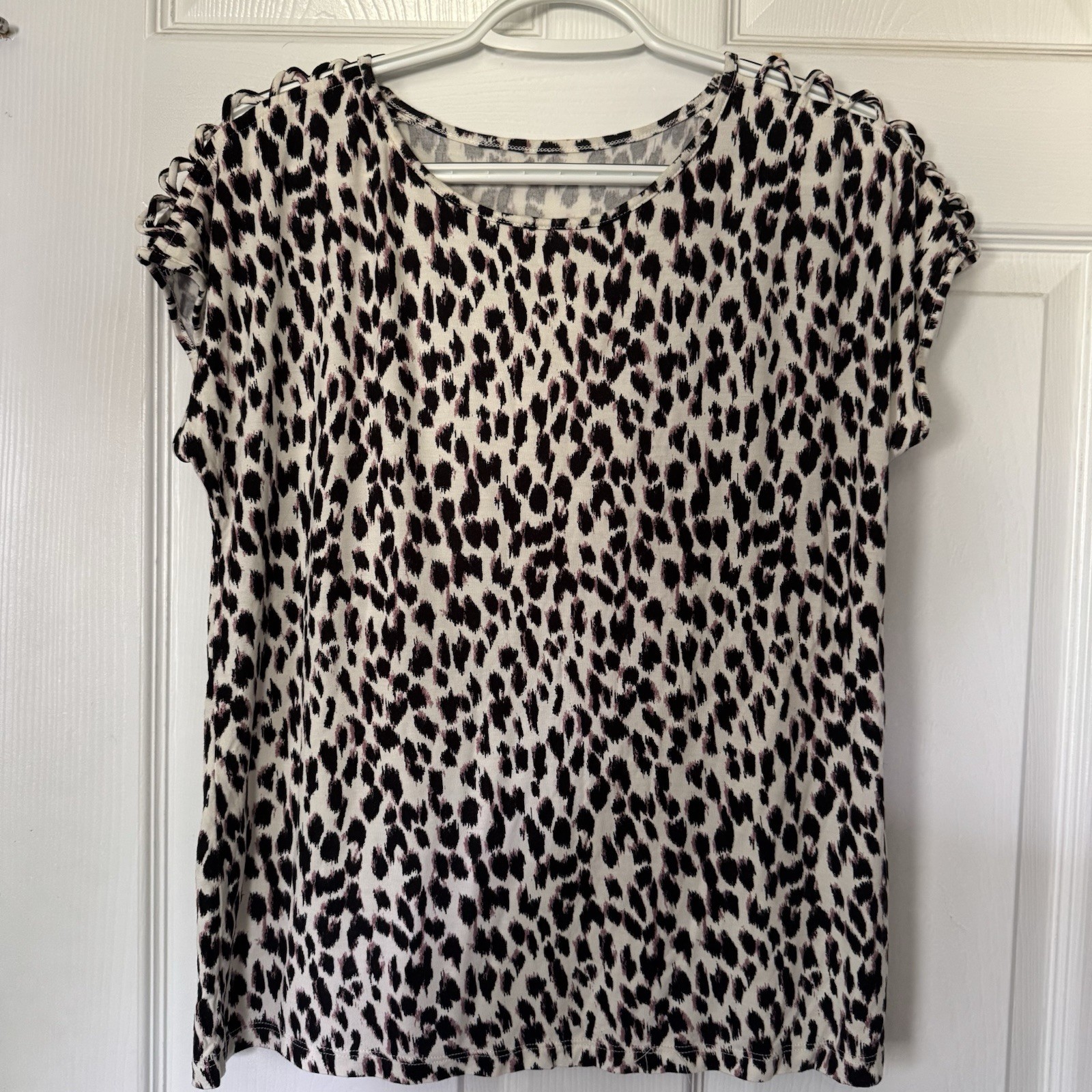 Maurice’s Top Women’s Leopard Print Short Sleeve Size M Knit Stretch Soft