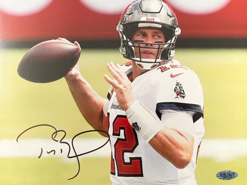 Tom Brady Tampa Bay Buccaneers Signed Autographed  8x10 Photo with COA