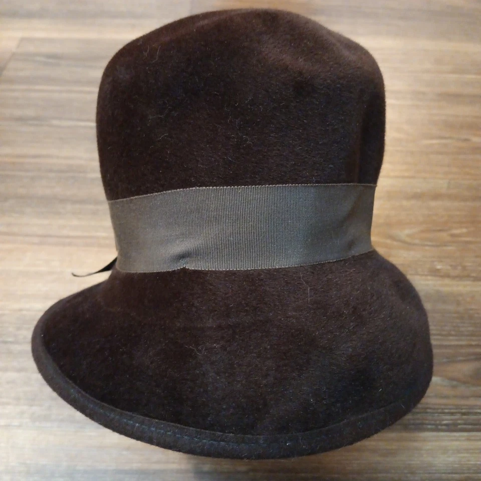 Womens Union Made 1940s Genuine Velor cloche wide brim Rich Brown With Bow - Image 2 of 4