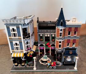 LEGO Assembly Square (10255) 100% Complete Box & Instructions Creator Expert