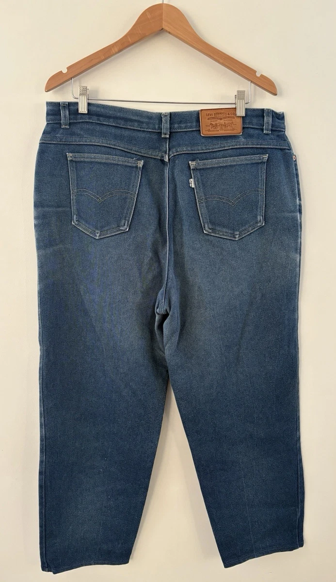 Levi's® 300 Mom fit jeans in 5-pocketmodel, model '80S MOM JEAN' in