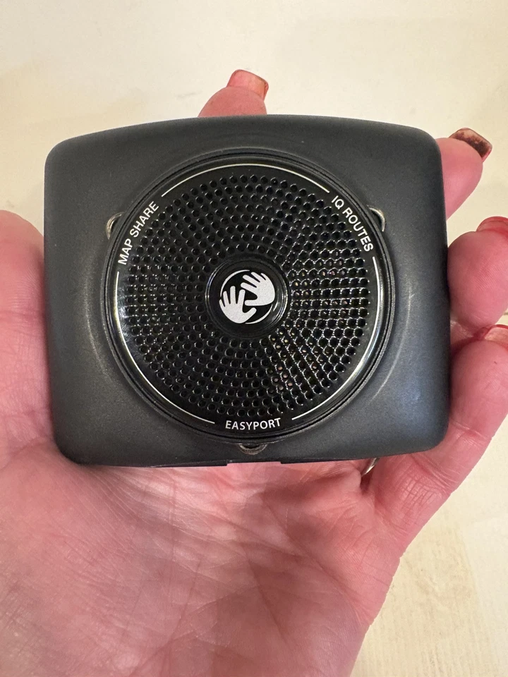 TomTom One GPS (N14644) 3.5" Navigation Unit Bundle With Leather Case & Charger - Image 4 of 4