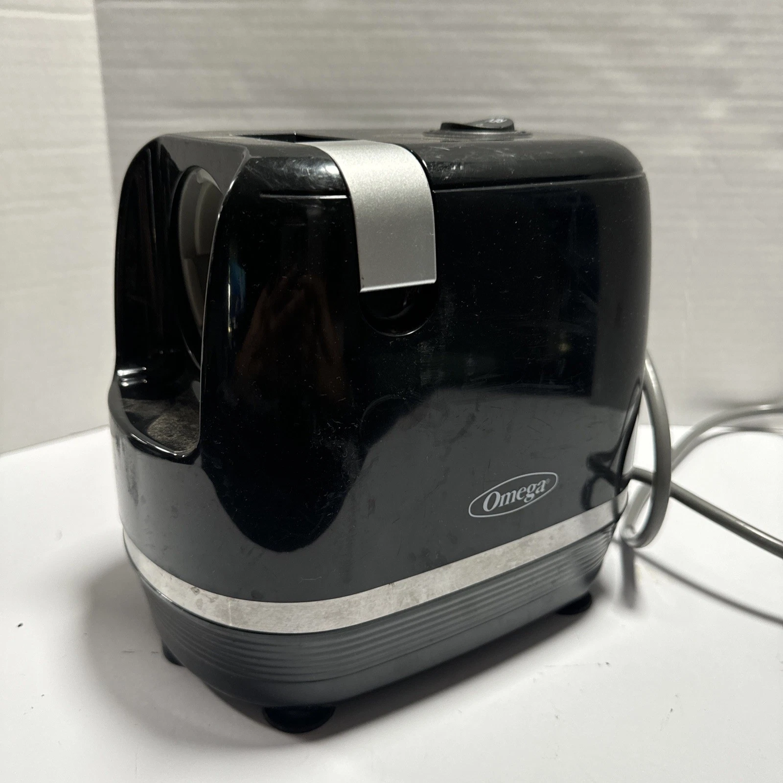 Omega Juicer H3000R Slow Masticating Extractor, 150-Watt, Black Head Unit