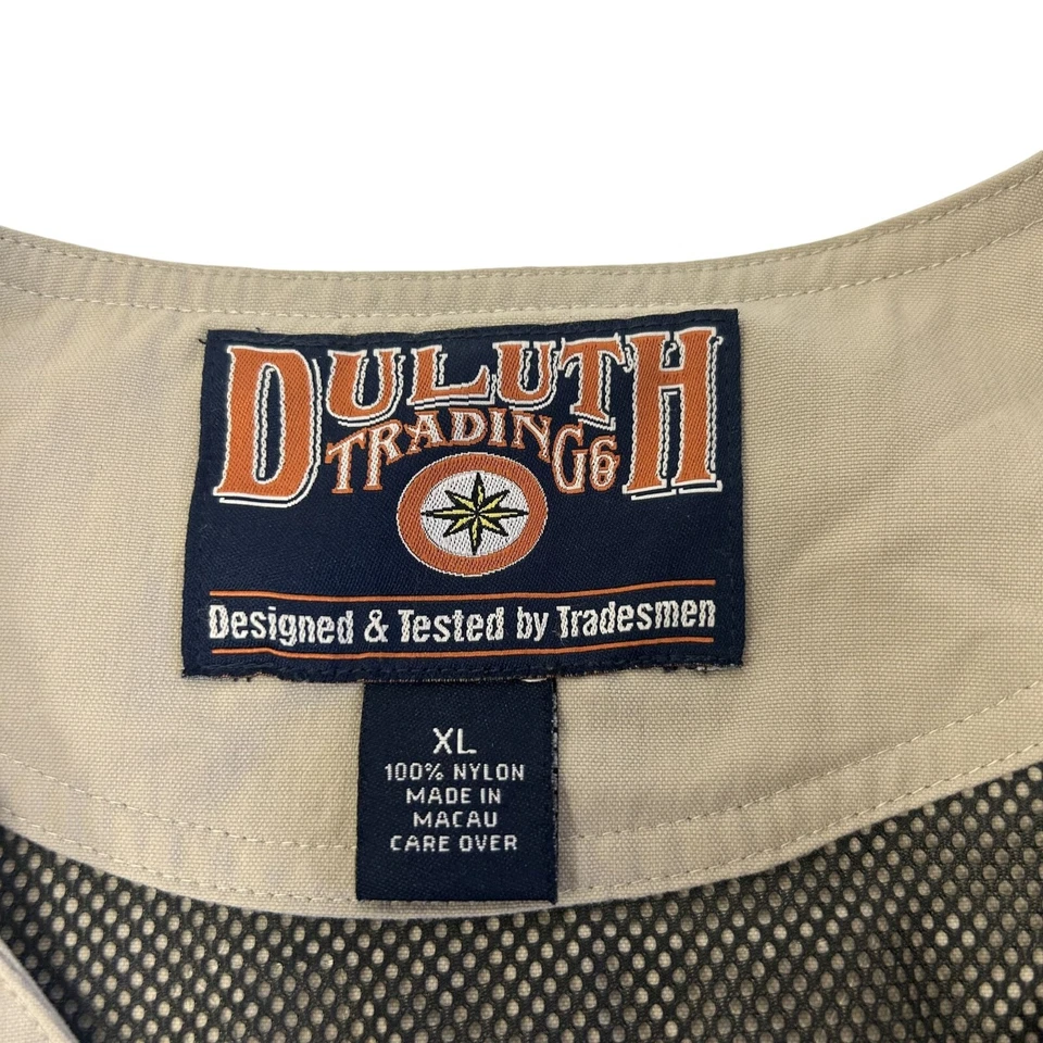 Duluth Trading Men's Khaki Nylon 16 Pocket UTILITY Fishing SAFARI Sportsman Vest - Image 3 of 4