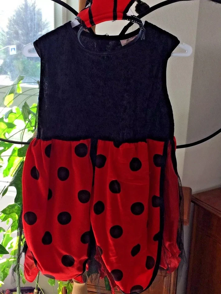 COSTUME -LADYBUG -With Hair Bow And Wings- SIZE 4 -AGE 2 Years - Image 3 of 4