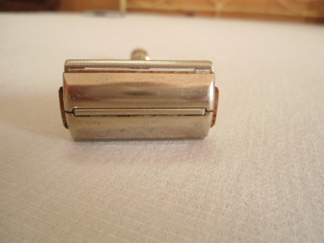 Gillette 1966 Silver Tone Flare Tip Double Edged Safety Razor (L-3)