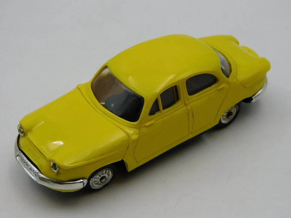 Norev Panhard PL17 gialla 1/43 vintage plastic die cast model car - Immagine 3 di 4